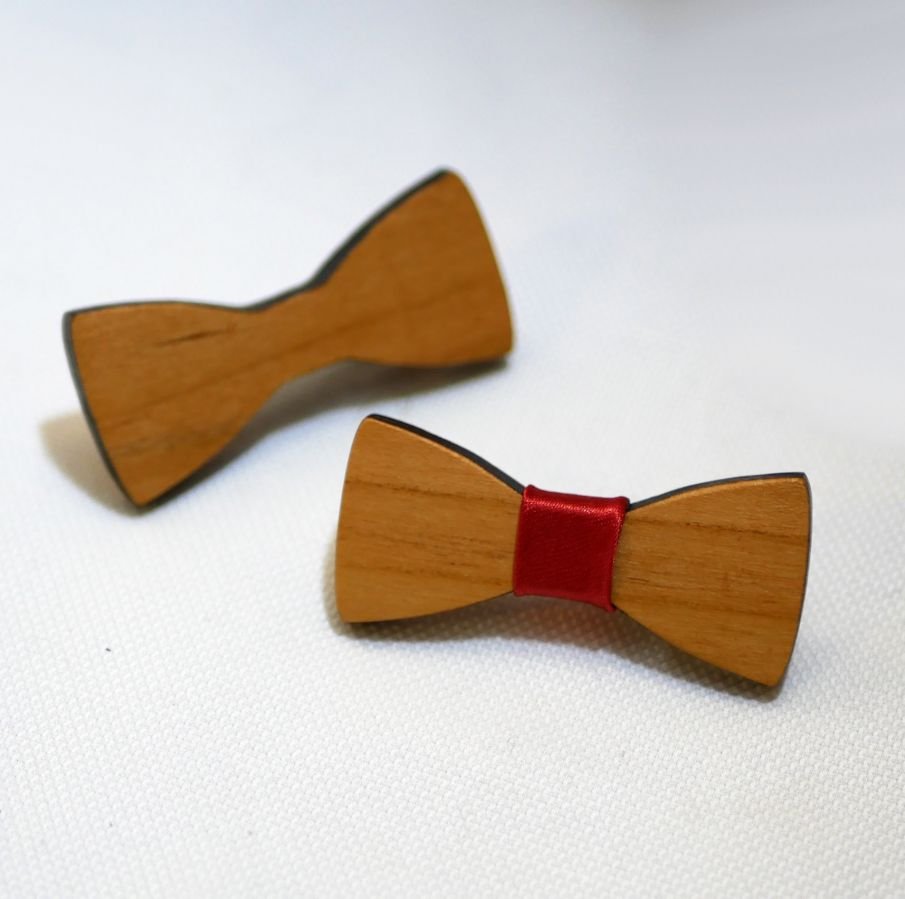 Holzspange Miniatur-Papageienknoten mit personalisierbarem Band
