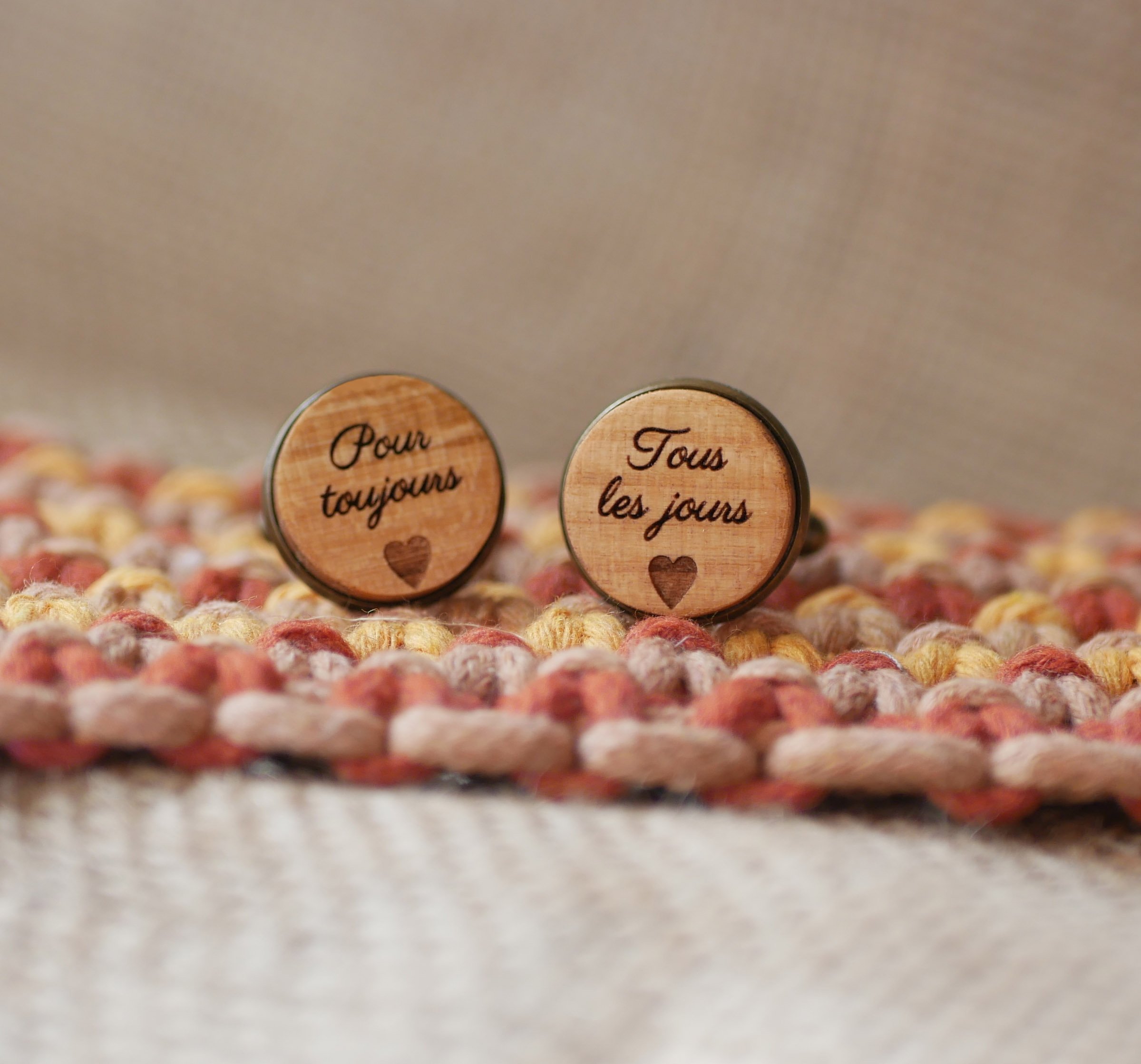 Manschettenkn&ouml;pfe aus Holz mit eingefasstem Altbronze 16 mm anpassbar