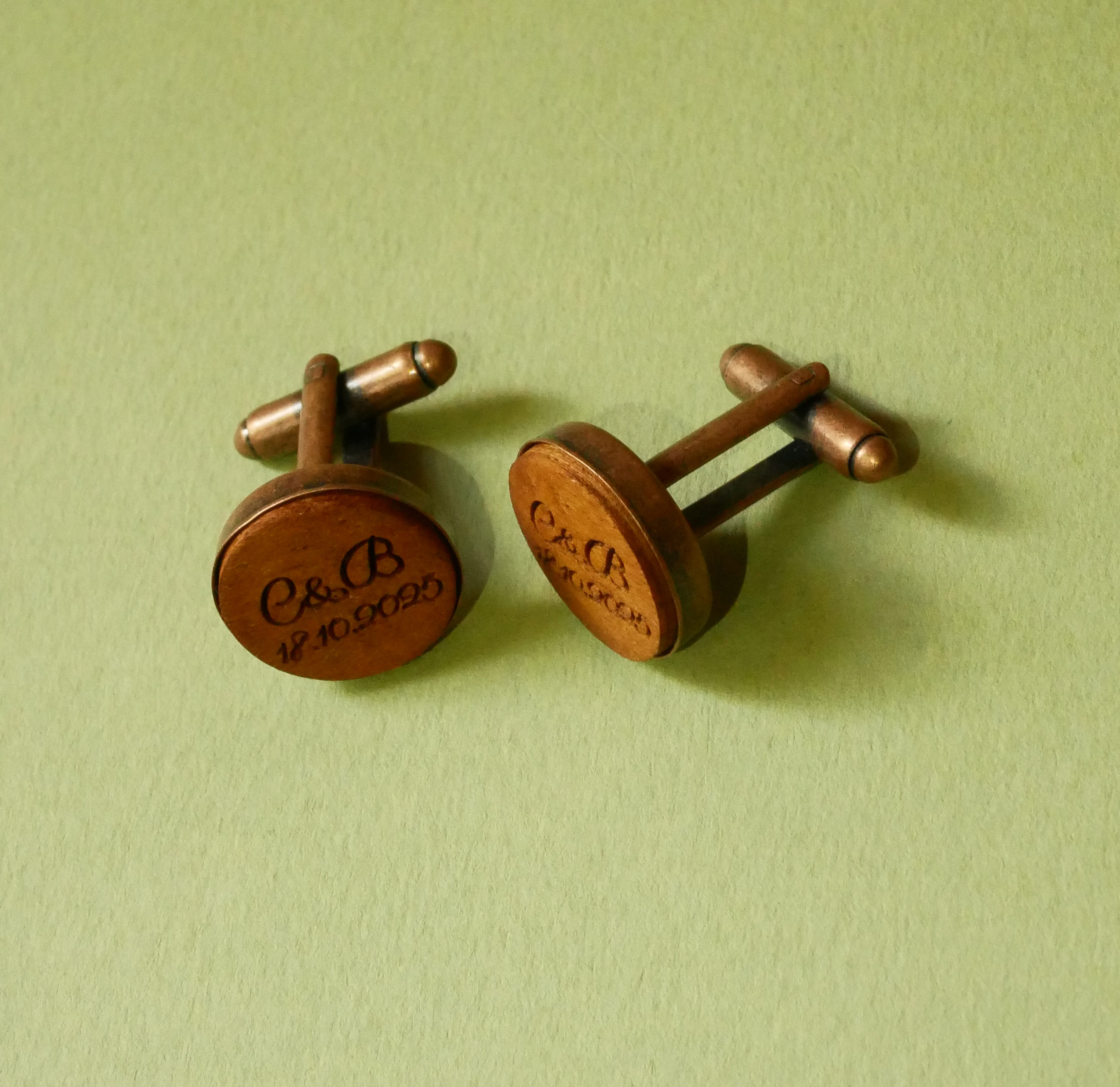 Manschettenknöpfe aus Holz mit eingefasstem Altkupfer 16 mm anpassbar