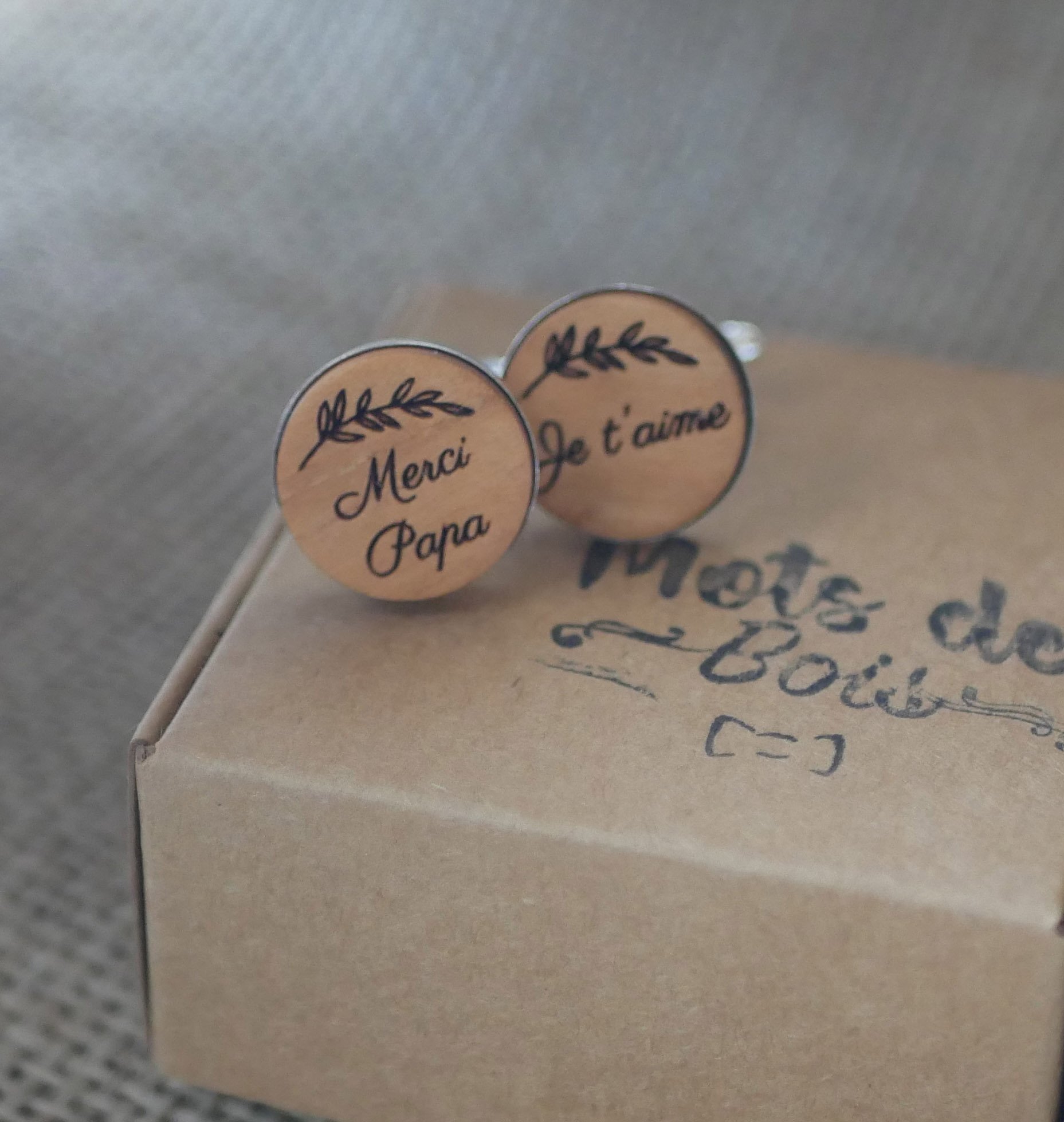 Versilberte Manschettenkn&ouml;pfe aus Platin, 16 mm, aus Holz mit Gravur 