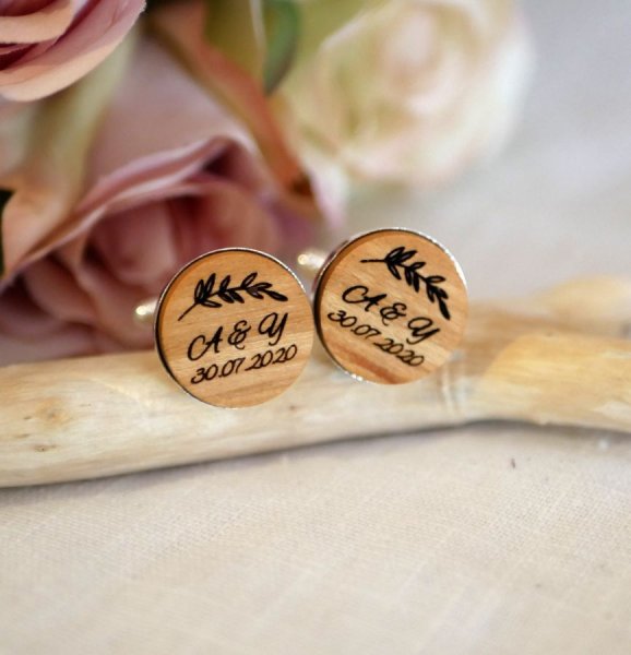 Versilberte Manschettenkn&ouml;pfe aus graviertem Holz 4 Gr&ouml;&szlig;en zur Auswahl