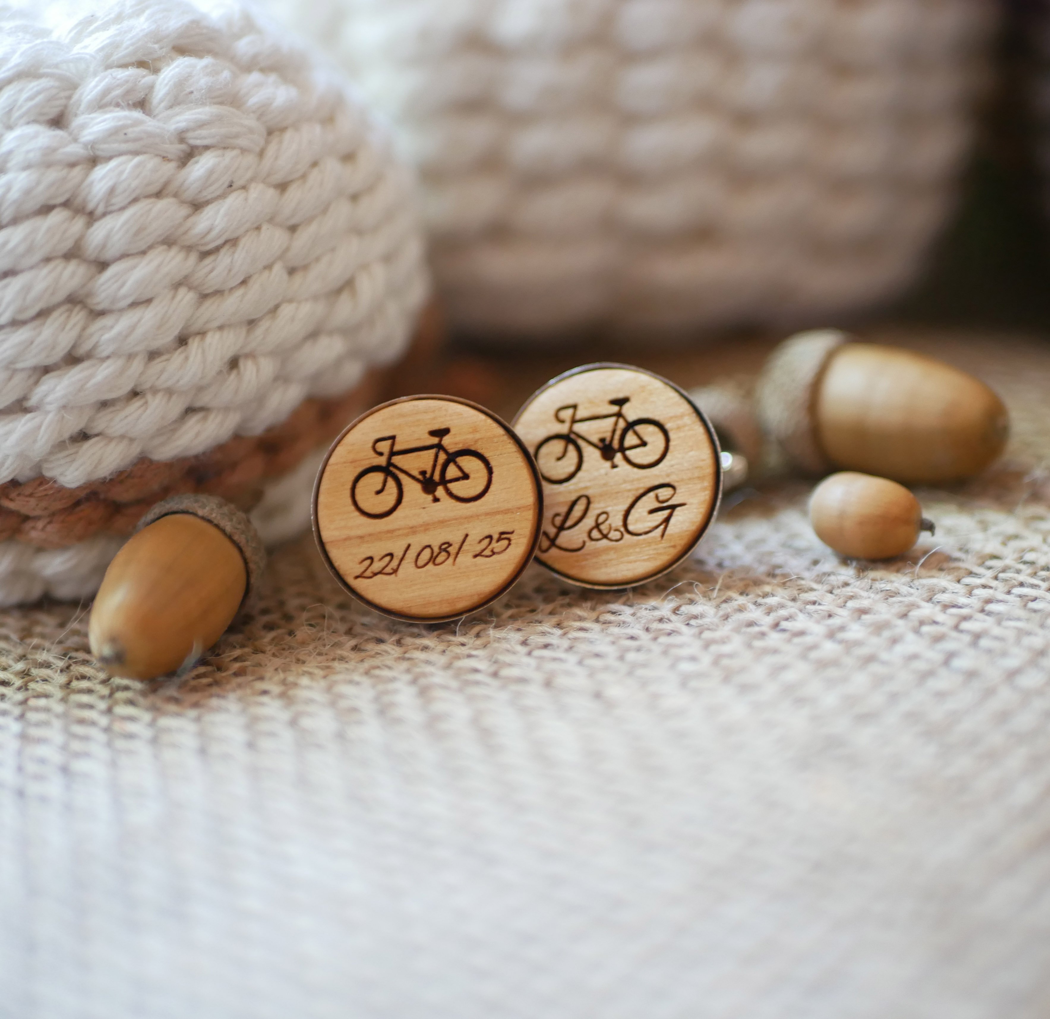 Versilberte Manschettenkn&ouml;pfe aus Platin, 16 mm, aus Holz mit Gravur 