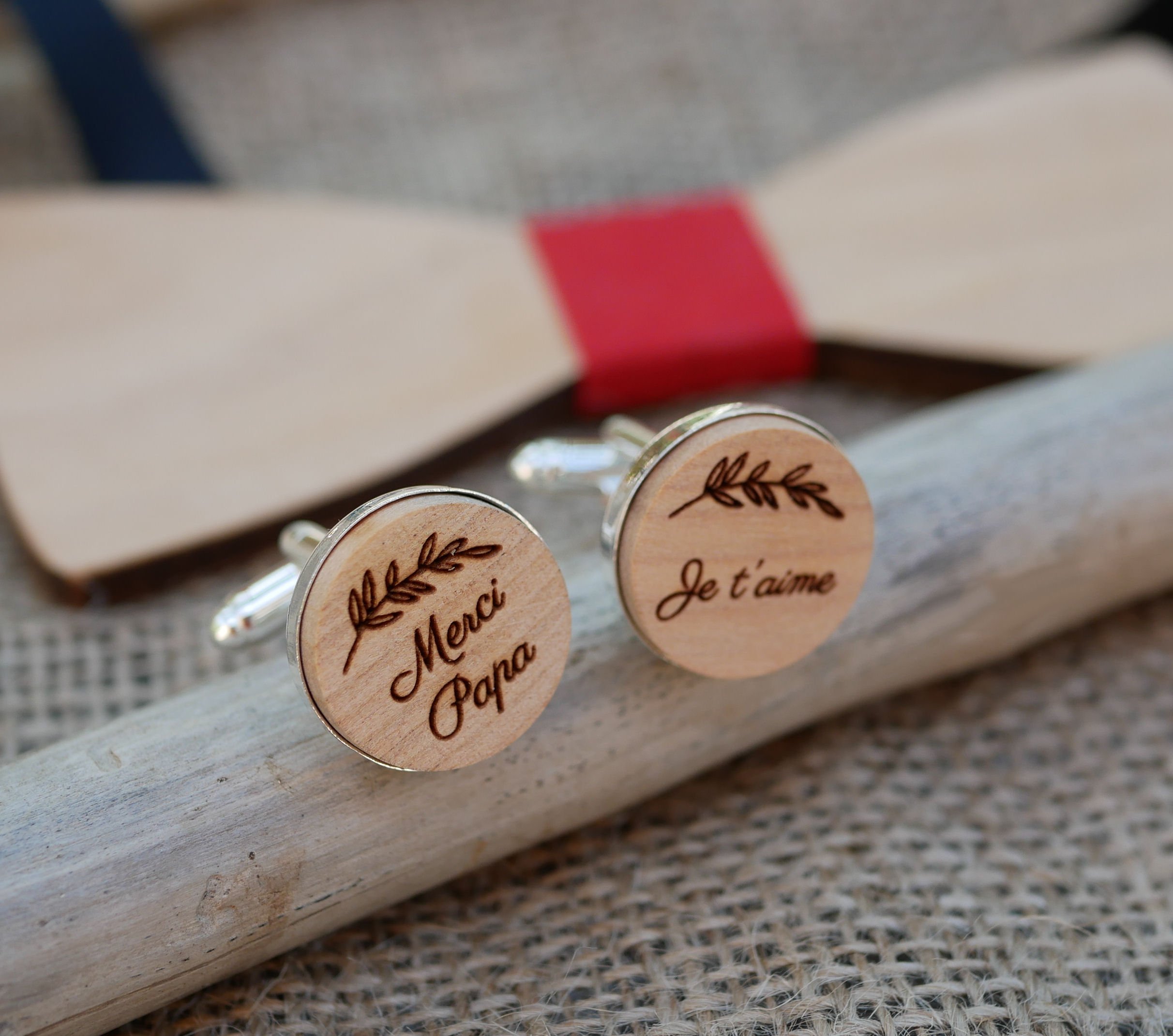 Versilberte Manschettenkn&ouml;pfe aus graviertem Holz 4 Gr&ouml;&szlig;en zur Auswahl