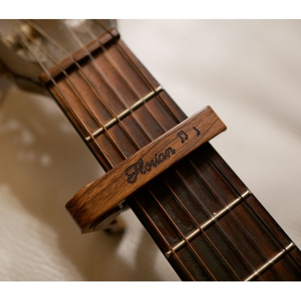 Gitarrenhaube aus Aluminium mit Gravur zum Selbstgestalten