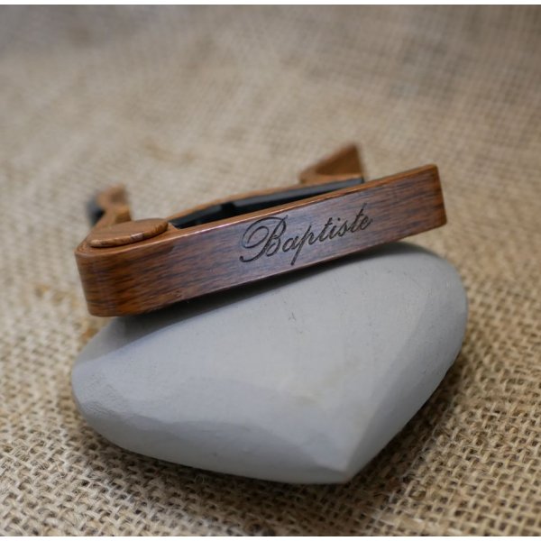 Gitarrenhaube aus Aluminium mit Gravur zum Selbstgestalten