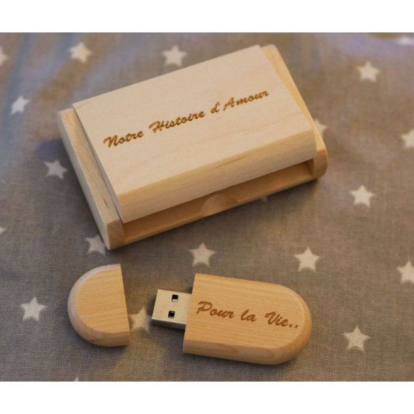 Usb-Stick 32 GB 2.0 in personalisierter Box aus hellem Ahornholz