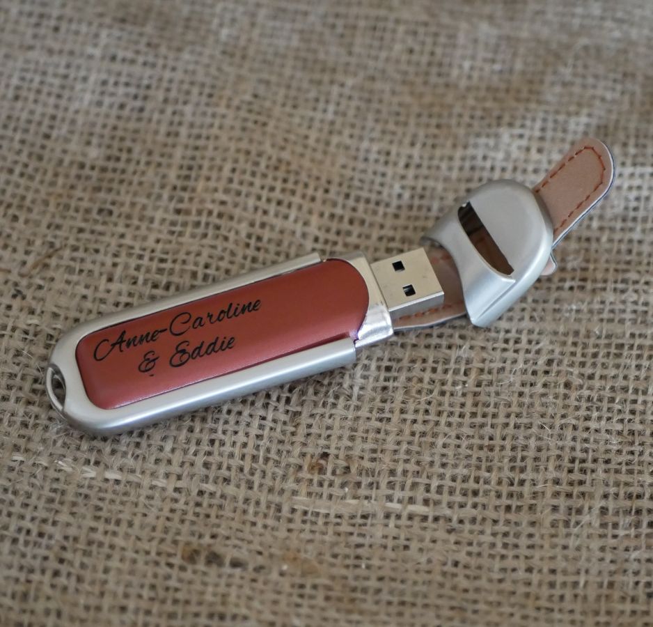 USB-Stick 32Gb in brauner Lederhülle zum Selbstgestalten