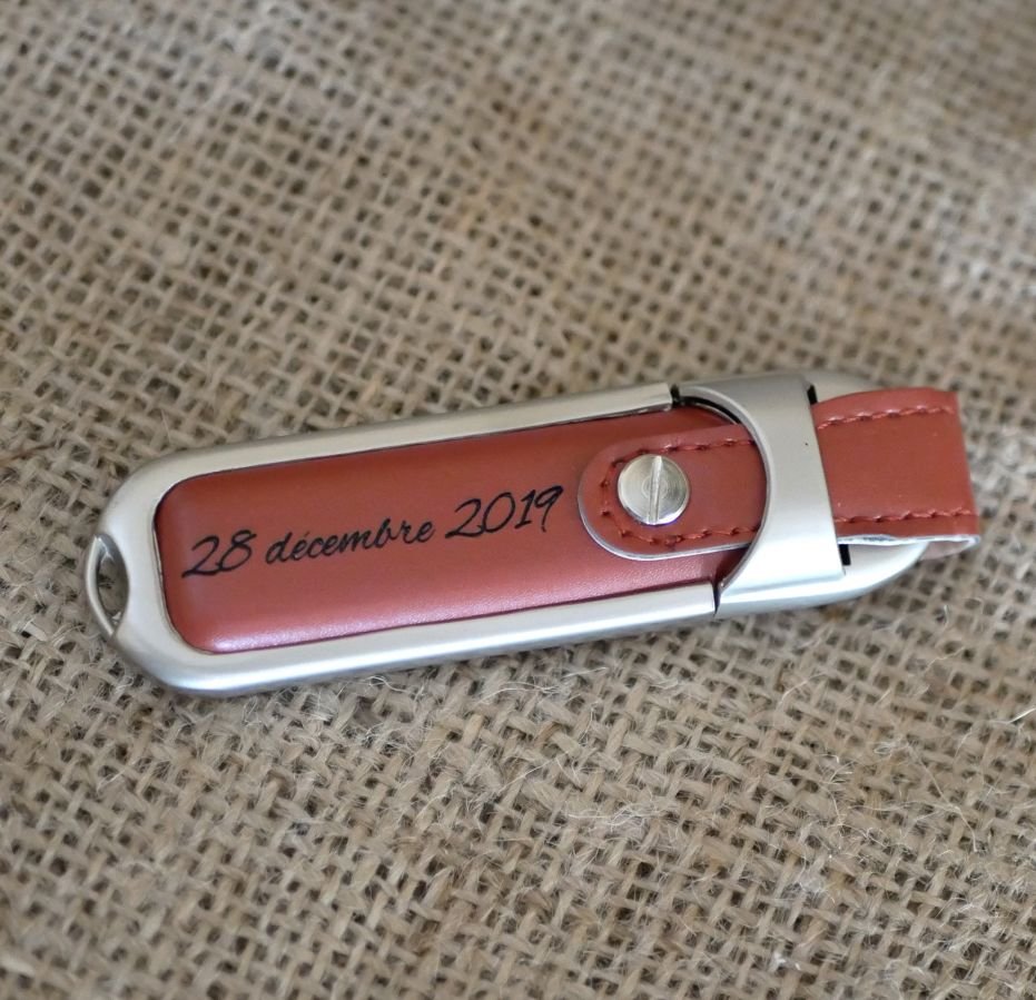 USB-Stick 32Gb in brauner Lederhülle zum Selbstgestalten