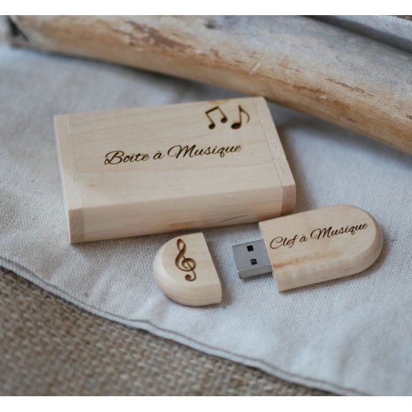 Usb-Stick 64 GB 3.0 in personalisierter Box aus hellem Ahornholz