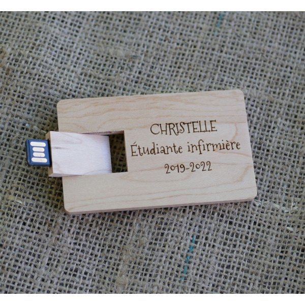 USB-Stick Karte Ahornholz graviert zu personalisieren