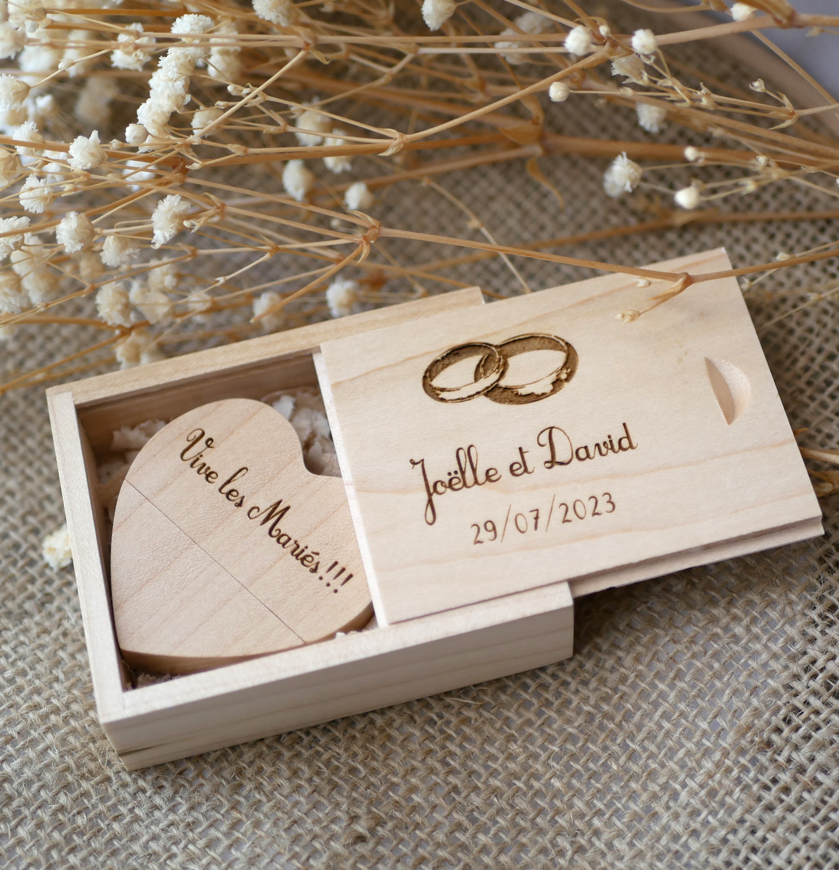 Usb-Stick Herz 64 GB 3.0 in personalisierter Box aus hellem Holz