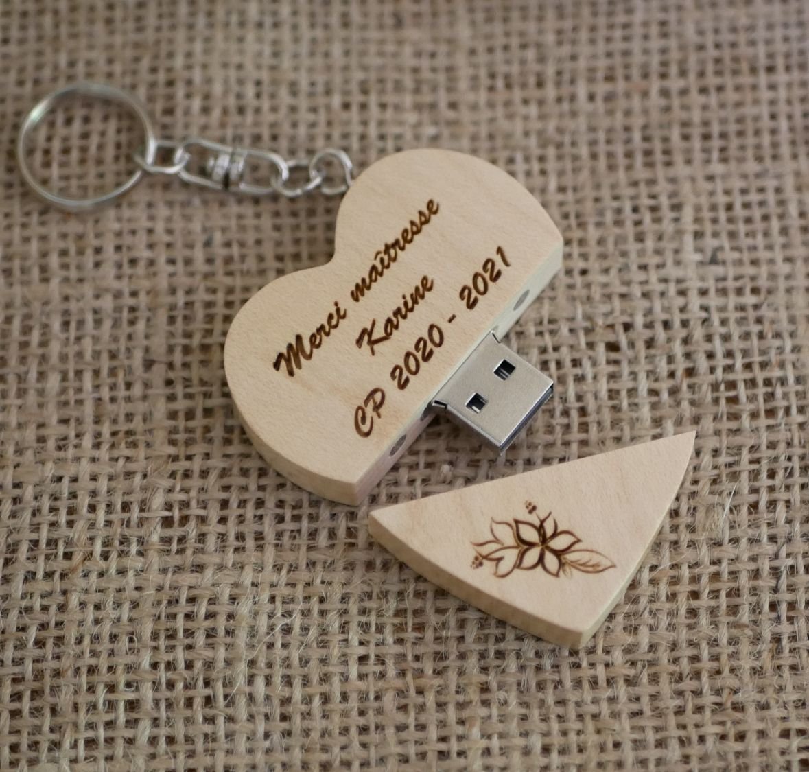 Usb-Stick Herz 32 GB in personalisierter Box aus hellem Holz