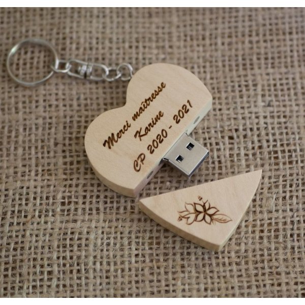 Usb-Stick Herz 32 GB in personalisierter Box aus hellem Holz