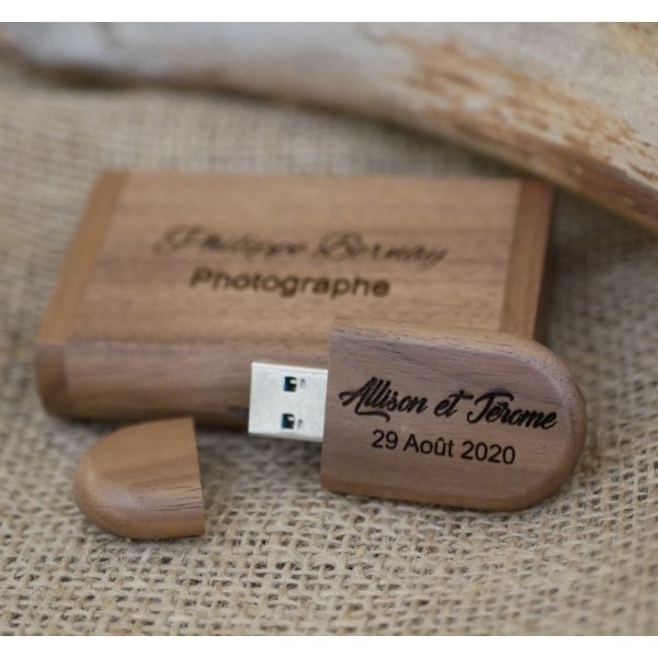 Box und Usb 3.0 Holz Walnuss 32 GB personalisierbar