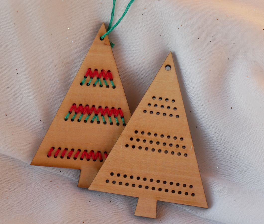 Weihnachtskeks-Mann aus Holz zum selbst Sticken und Dekorieren 