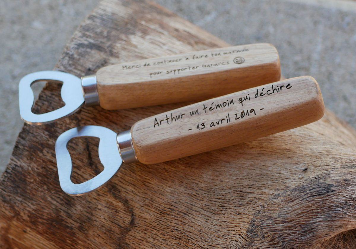 Flaschenöffner aus Holz graviert zu personalisieren, Hochzeitsgeschenk 