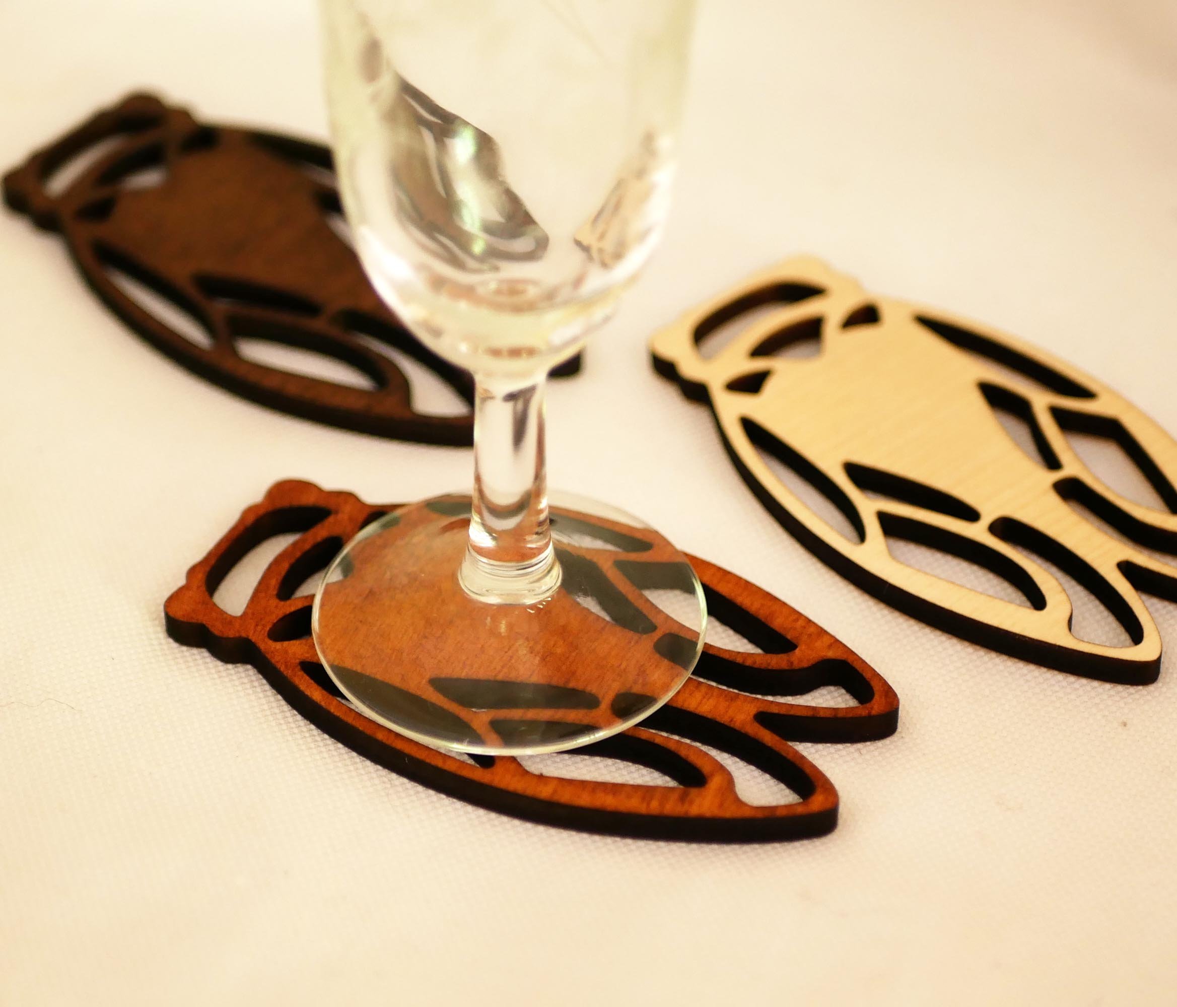 5 h&ouml;lzerne Platzkarten "Cigales" mit Namen personalisieren