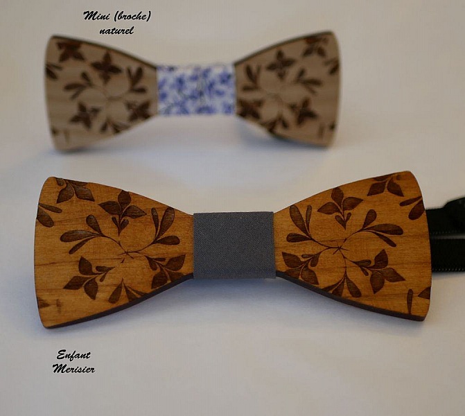 Mini-Fliege Kind aus Holz mit Blumen graviert zu personalisieren passend zu den Kindern und M&auml;nnern Modell