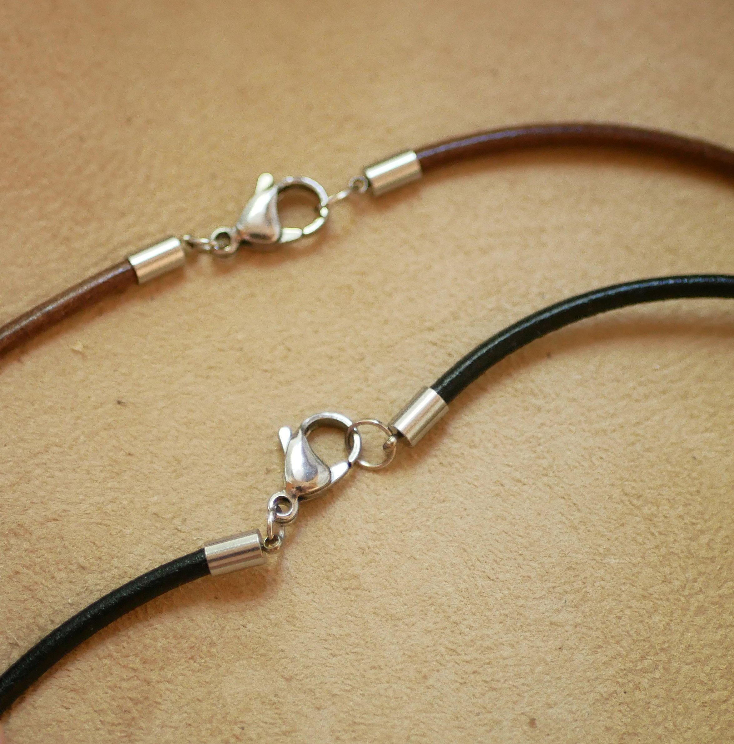 Gravierte Holz Medaillon auf europ&auml;ischen Leder Halskette zu personalisieren 