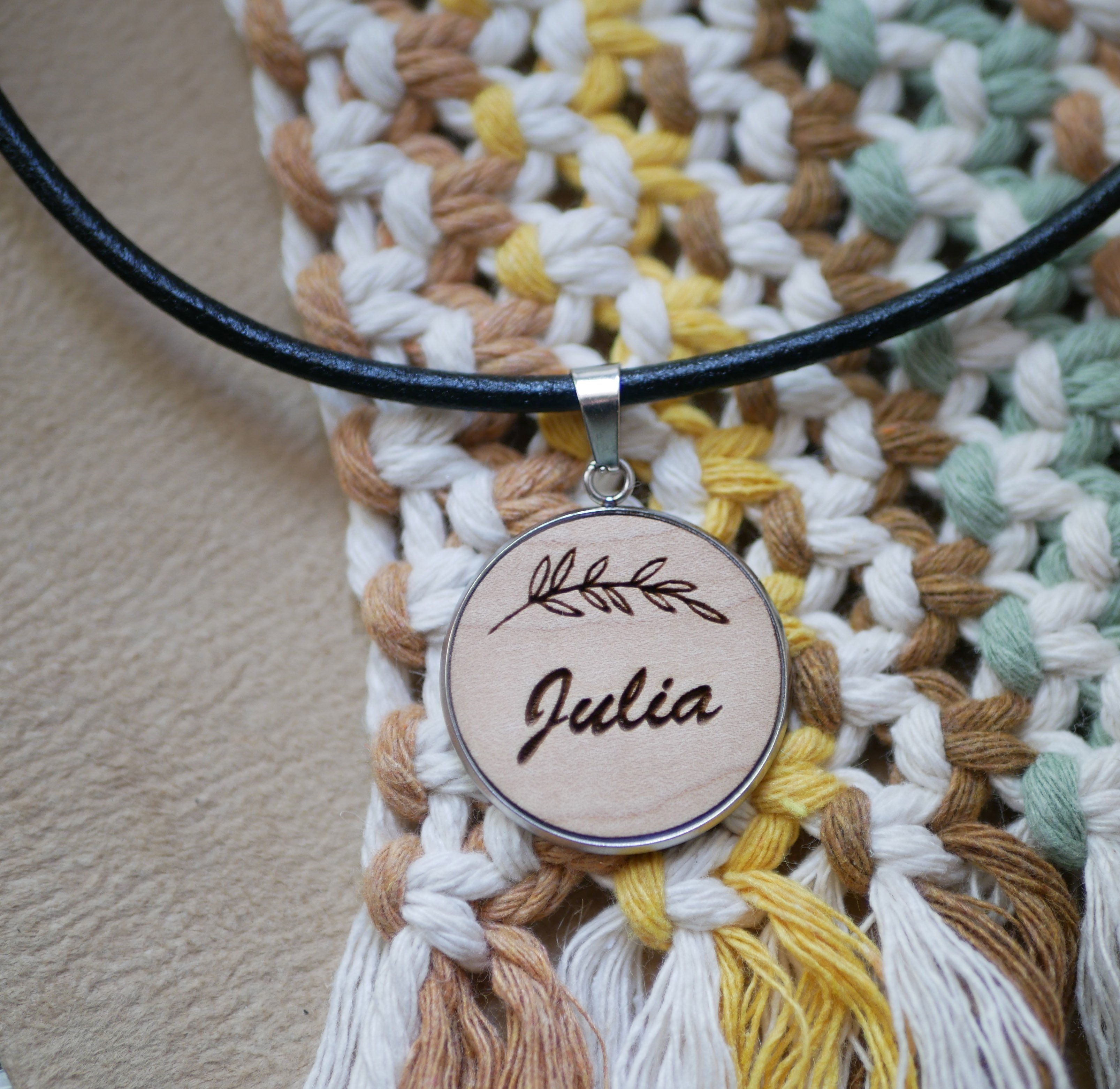 Gravierte Holz Medaillon auf europ&auml;ischen Leder Halskette zu personalisieren 