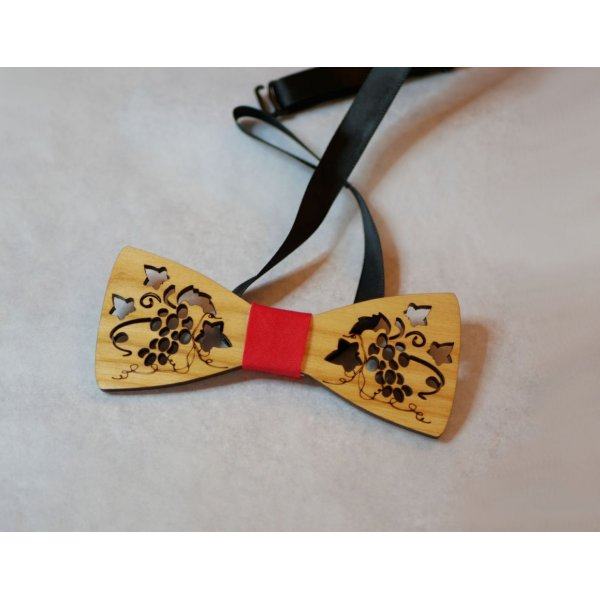 Schmetterlingsknoten aus Holz mit durchbrochenen Ranken und Bl&auml;ttern, hergestellt in Frankreich