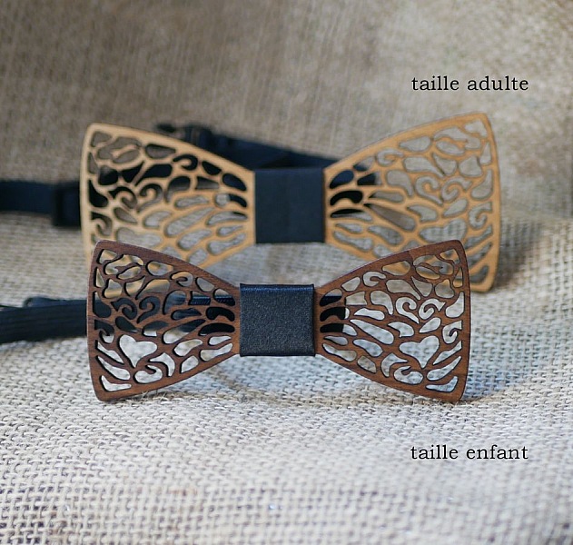 Holzschmetterlingsknoten aus feiner Spitze und verstecktem Herz