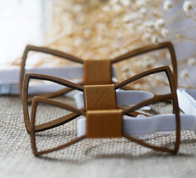 Noeud papillon en bois français ajouré avec sangle ajustable.