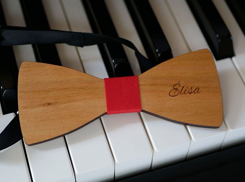 Schmetterlingsknoten aus Holz Kirschbaum ge&ouml;lt Leinen zu personalisieren Made in France