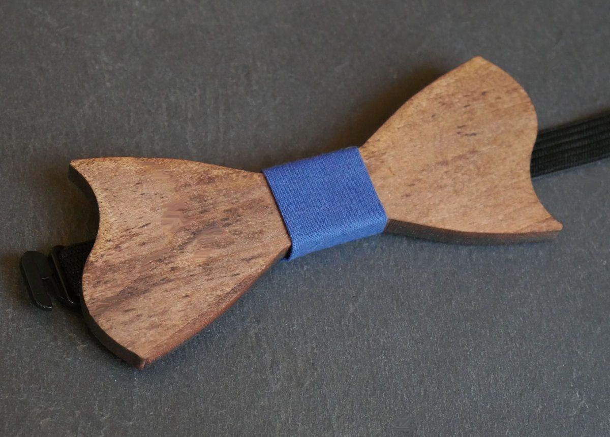 Bowtie Kind Holz Kirschbaum asymmetrisch zu personalisieren