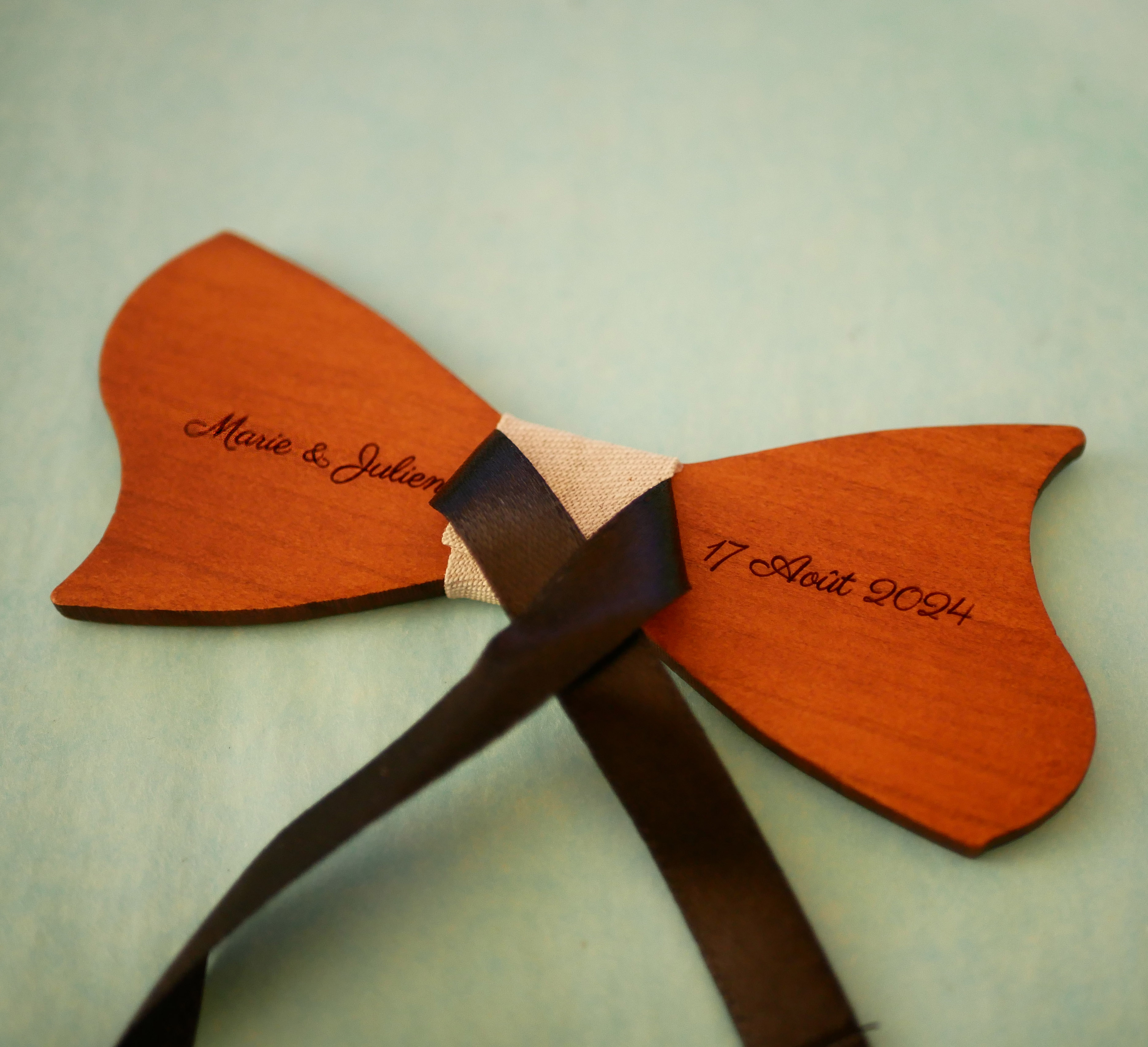 Schmetterlingsknoten asymmetrische Form Kirschholz zu personalisieren Made in France