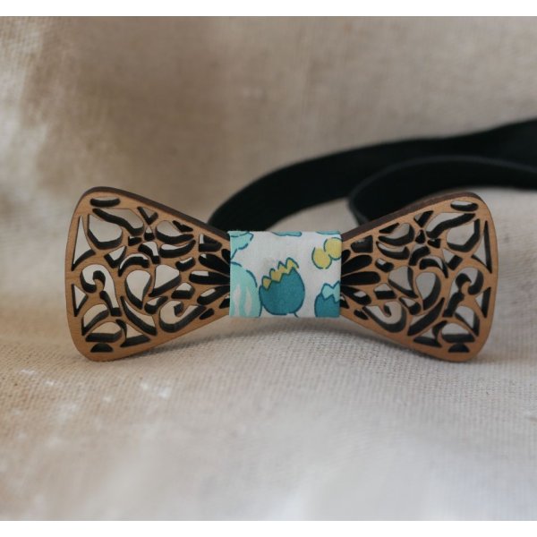 Mini-Schmetterlingsknoten aus Holz mit eleganten Arasbesken