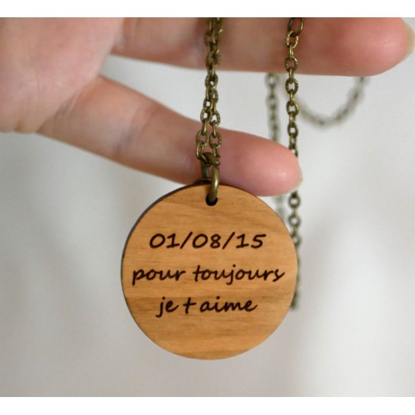 Anh&auml;nger aus bunt bemaltem Holz an einer silbernen Kette zum Selbstgestalten