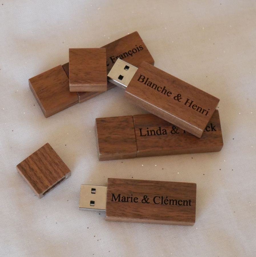 Kleine USB-Stick aus Holz Nussbaum graviert zu personalisieren