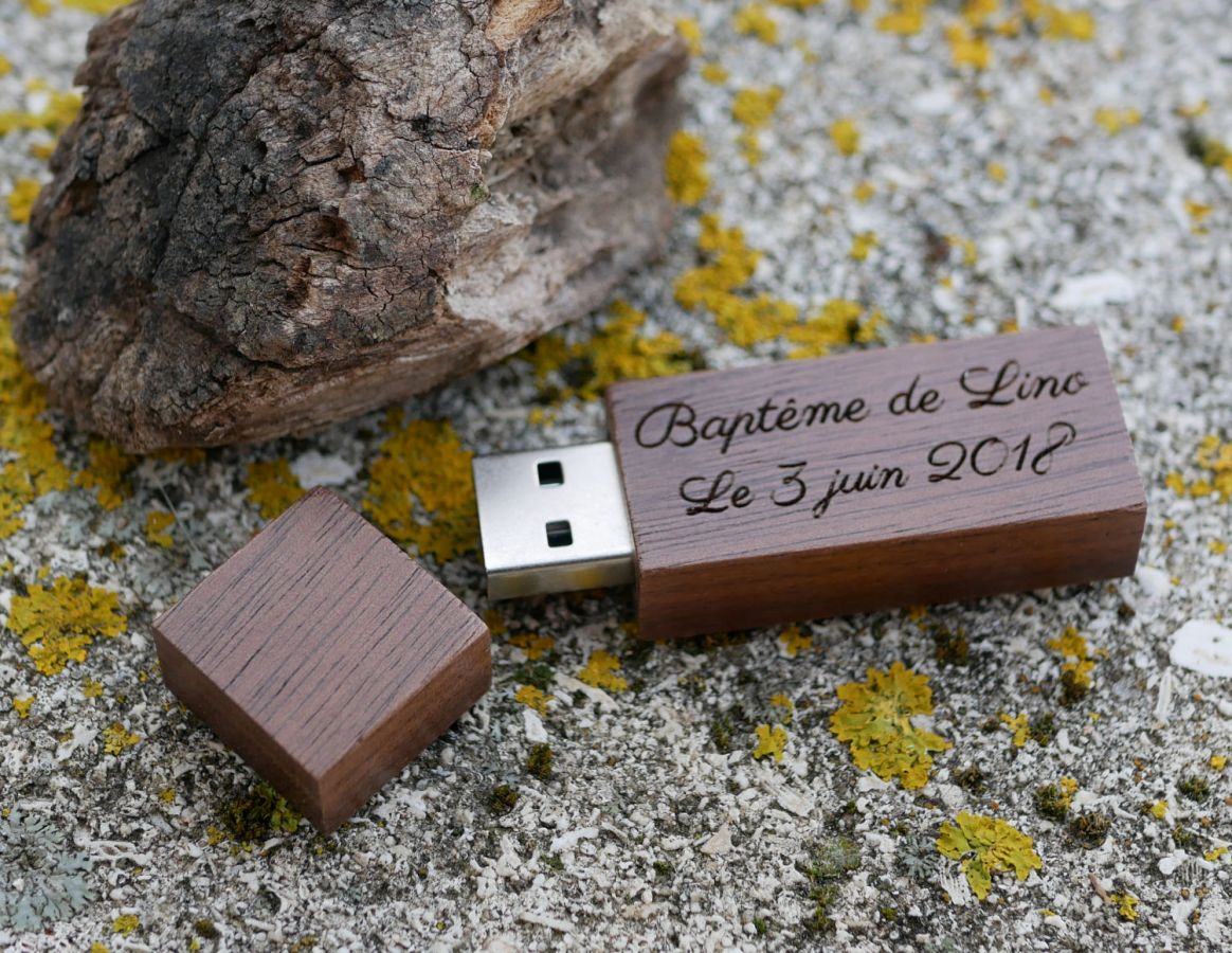 Kleine USB-Stick aus Holz Nussbaum graviert zu personalisieren