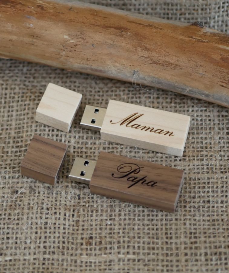 Kleiner USB-Stick aus hellem Holz mit Gravur zum Selbstgestalten 32GB 2.0