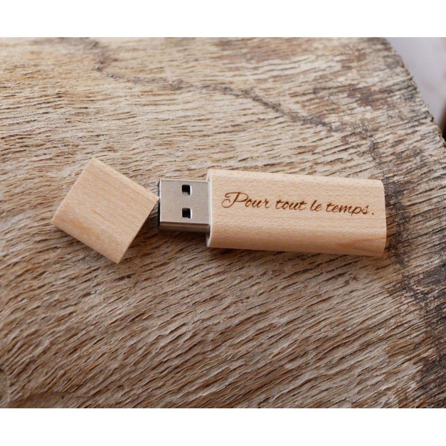 Kleiner USB-Stick aus Rohholz mit Gravur zum Selbstgestalten