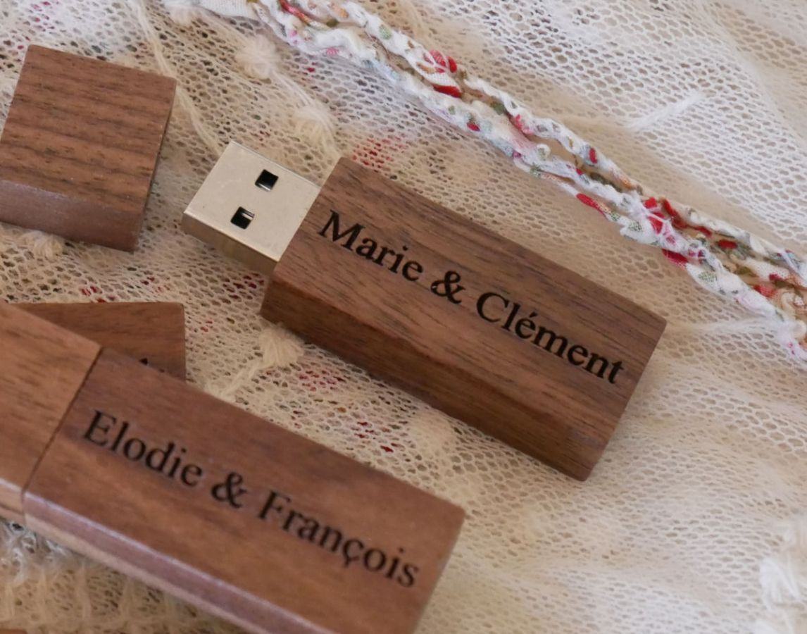 Kleine USB-Stick aus Holz Nussbaum graviert zu personalisieren