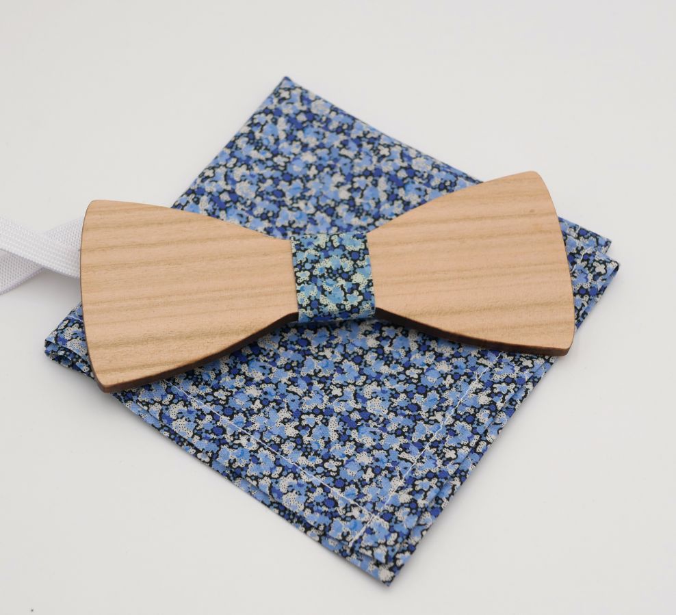 Clutch Liberty Pepper Blau + Scrunchie + Fliege aus Holz anpassbar