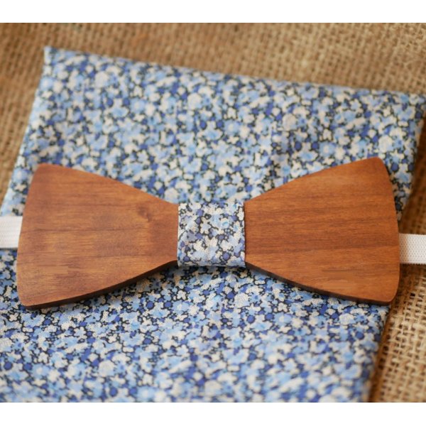 Clutch Liberty Pepper Blau + Scrunchie + Fliege aus Holz anpassbar