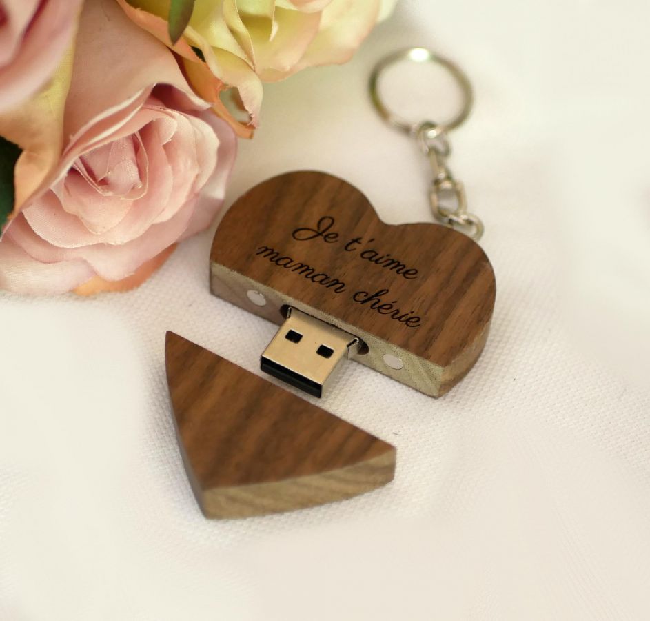 USB-Stick Schlüsselanhänger herzförmigen dunklen Holz zu personalisieren durch Gravur