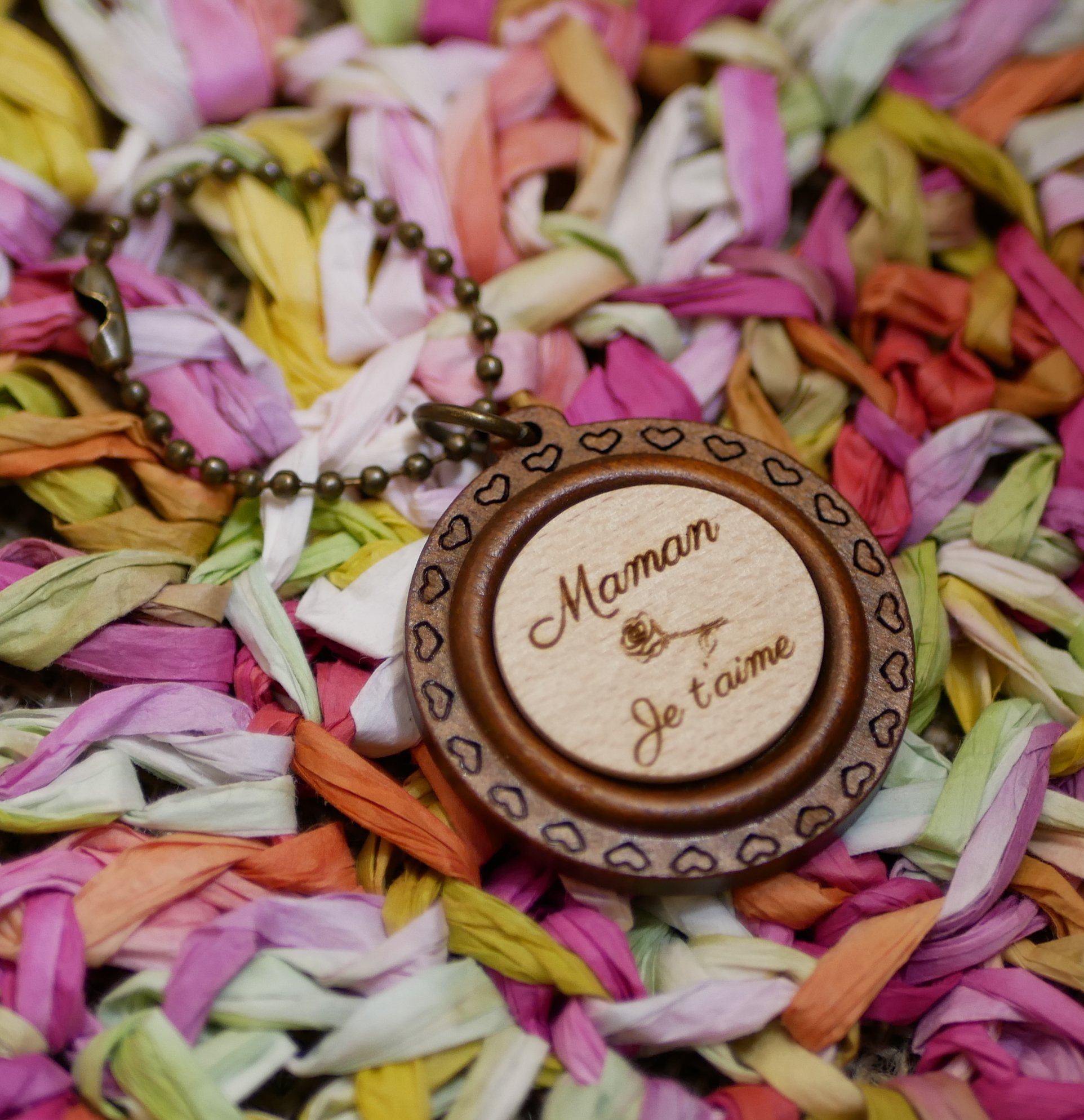 Holz Cabochon Schl&uuml;sselanh&auml;nger auf runden Rahmen Kirschholz zu personalisieren durch Gravur