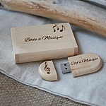 Cl&eacute; Usb 128 Go 3.0 dans coffret personnalis&eacute; bois clair d'&eacute;rable