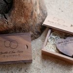 Usb-Stick Herz 32 GB in personalisierter Box aus dunklem Holz