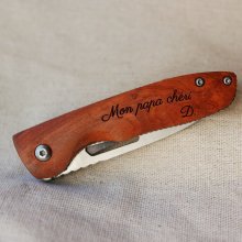 Messer mit Holzgriff graviert zu personalisieren