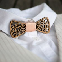 Mini-Schmetterlingsknoten aus Holz mit eleganten Arasbesken